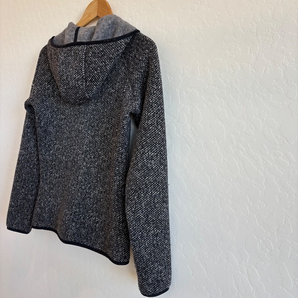 Columbia fleece jacket , Size Small , black&white, outdoor , hiking - Picture 6 of 12